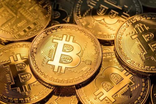 比特币提币放那里(比特币提币一天不到账)